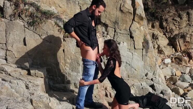 Hot brunette Verona Sky deepthroats boyfriend outdoors