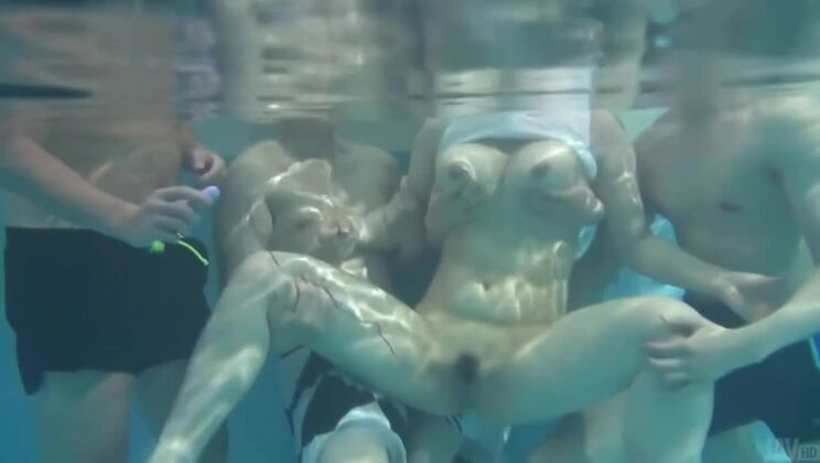 Japanese MILF Suzuna Komiya delivers wet and wild blowjob