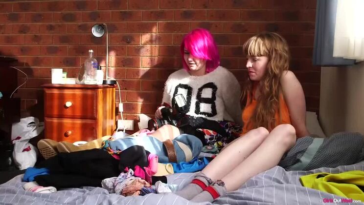 Backstage Piss Fun with Noelle & Pia