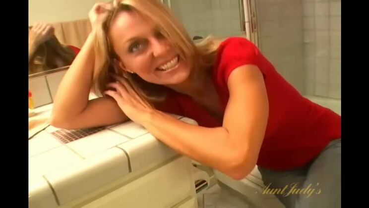 Brenda’s private bath moment