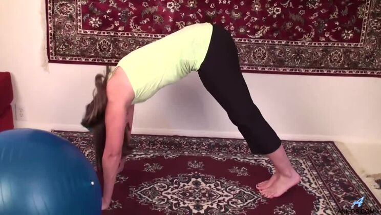 Hot Solo Brunette Workout - Tiffany Owens