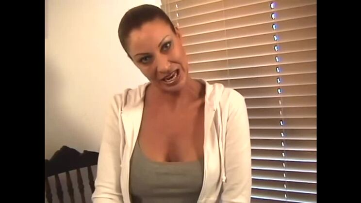 Small but stacked - Vanessa