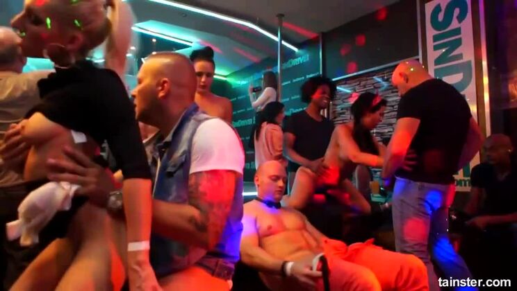 Amirah Adara, Mia Blond, Kate Gold in Blonde, Brunette, Ebony Fun