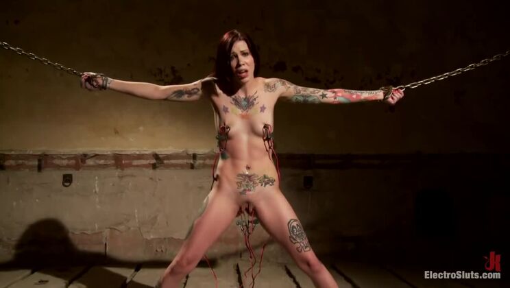 Krysta Kaos and Bobbi Starr in Face Sitting and Pussy Licking