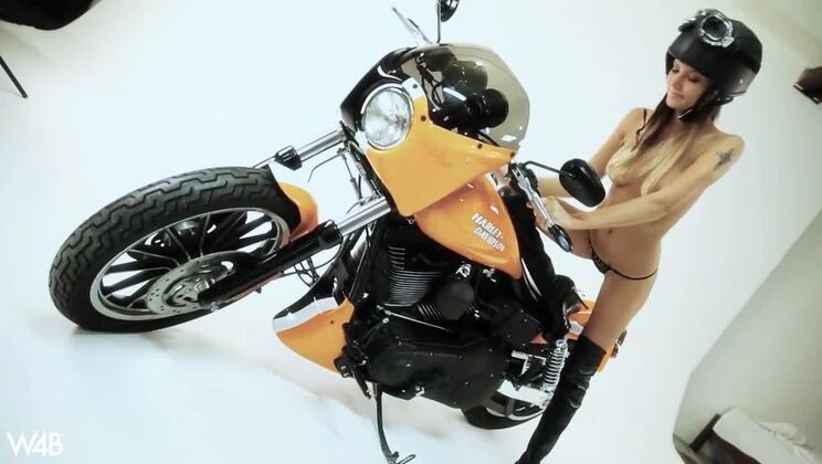 Fetish Photo Shoot with Gorgeous Clover