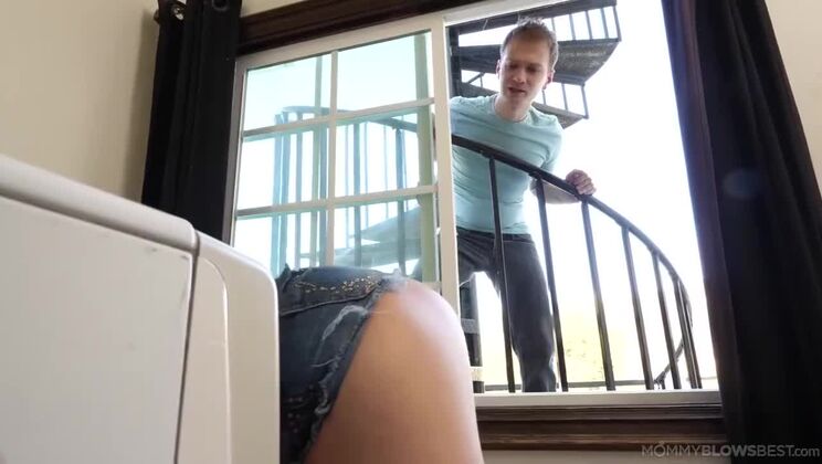 Hot MILF Christie Stevens Gets a Facial Load