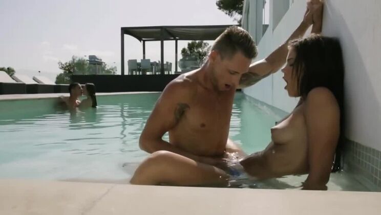 Brunette Carrie in a Group Sex Frenzy