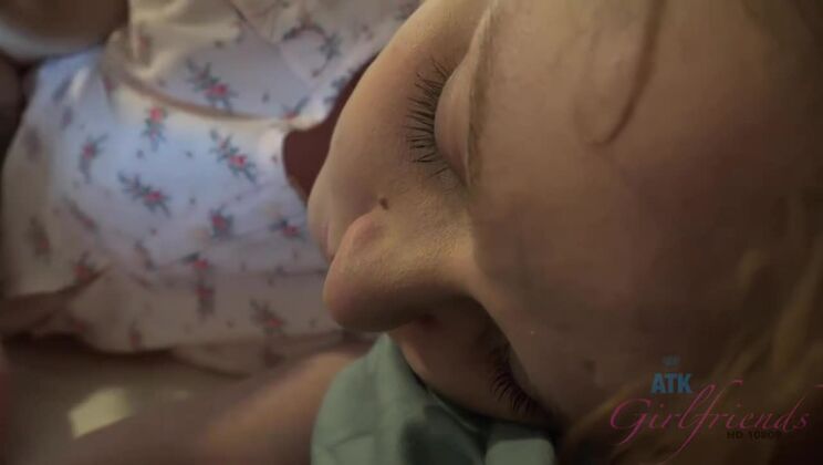 Fucking and Fingering Lucy Valentine to Creampie