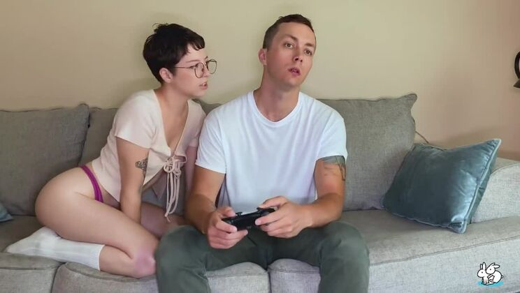 Amateur Blonde Bambi Bluu in Tattooed Sex Scene