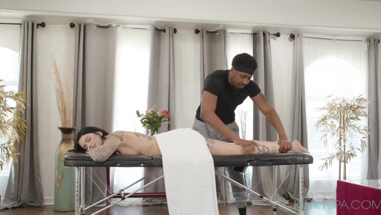 Tattooed Brunette Leigh Raven Loves BBC Creampie