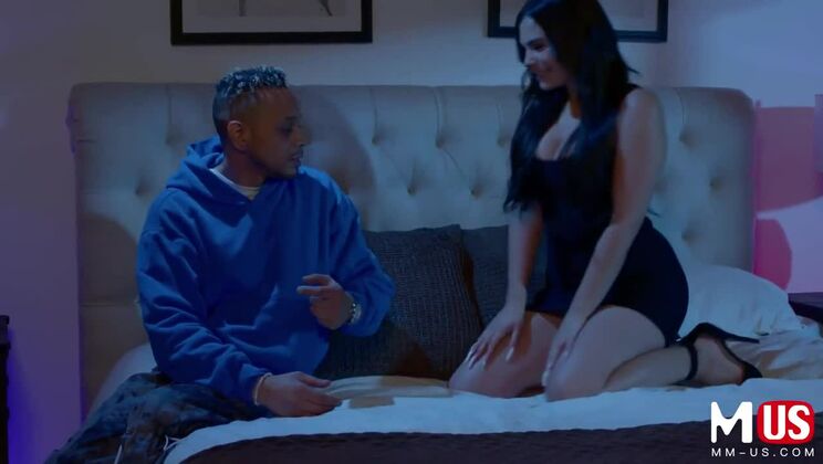 Brunette Violet Starr's Handjob Heaven