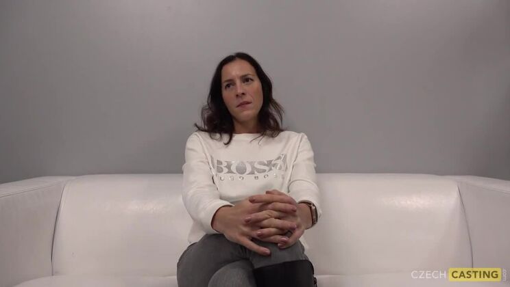 Brunette Casting Jarka