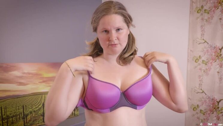 Sarah's Small Tits Bounce