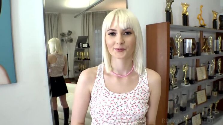 [RoccoSiffredi] - Big Tits Babe Gives an Amazing Handjob - Savannah Bond - Michael Stefano