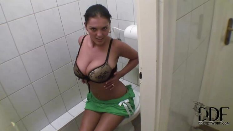 Jasmine Black - Desire and Pleasure in a Tiny Space