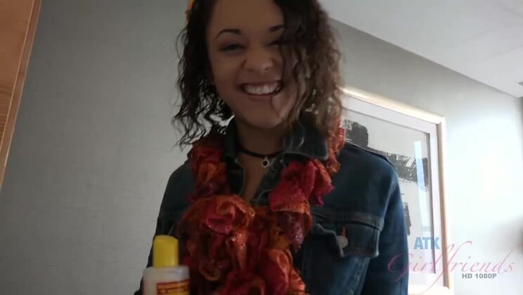 Holly Hendrix Gives Footjob Before Taking It Anal