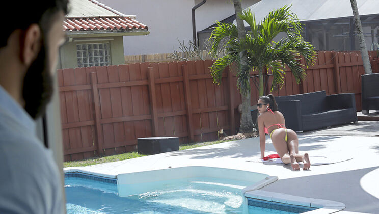 [FamilyStrokes] - Wet and Crazy Pool Day with Lovers - Vienna Black - Derrick Ferrari