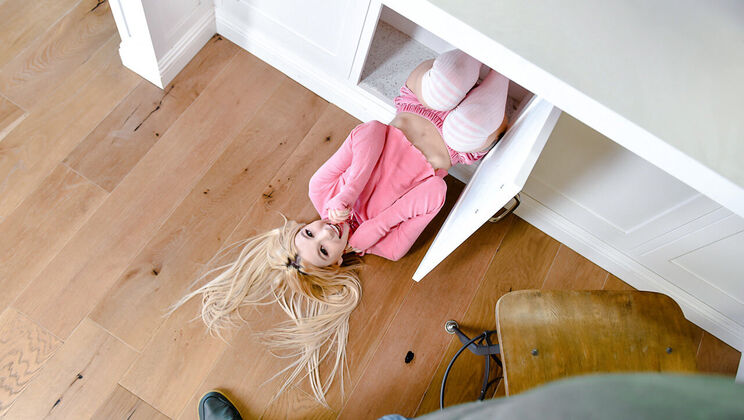 Extra Flexible Teen Kenzie Reeves Performs