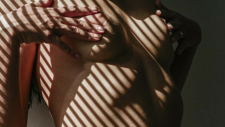 Brunette Beauty Trims Herself