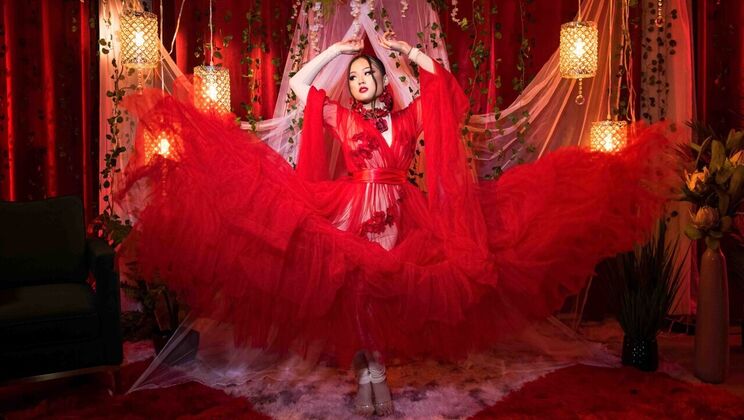 Lulu Chu's Brunette Beauty