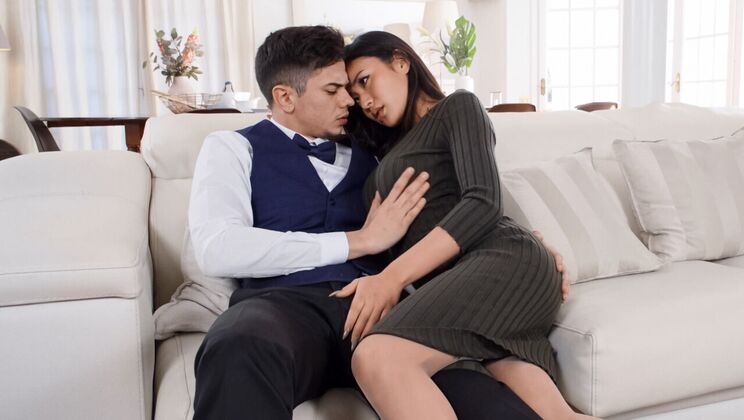 [Brazzers] -  Japanese Rae Lil Black Gets Spanked 