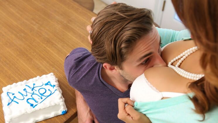 Cum on Tits of My Hot Mom