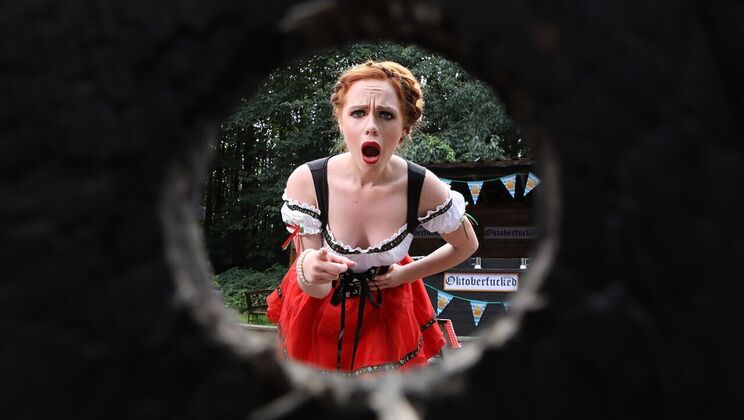 [Brazzers] - Ella Hughes Gets Fucked Outside