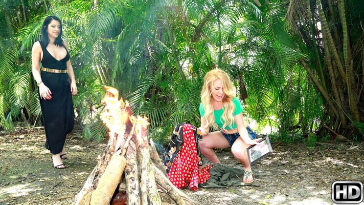 Heels and Honey, Bonnie and Cassandra