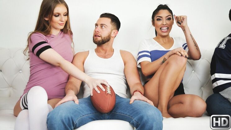 Party Time: Double Blowjob & Cumshot