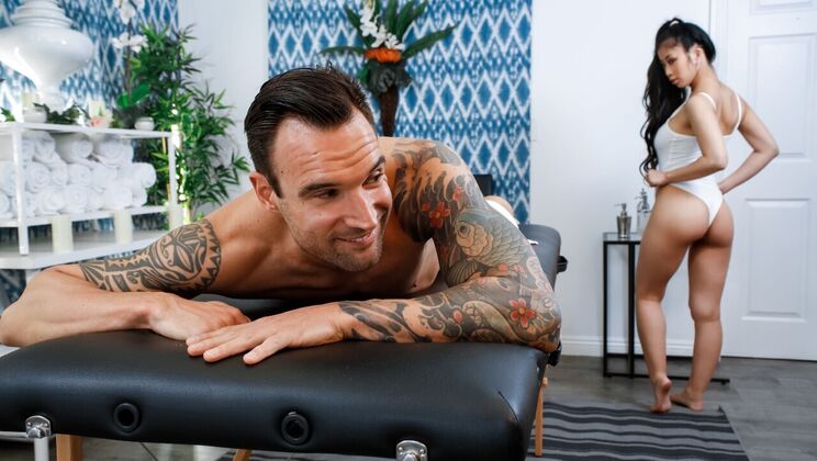 [BigNaturals] - Alex Legend Gives Jade Kush a Massage and Fucks Her