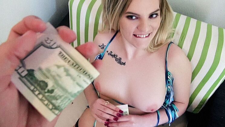 Crystal Young Gets Fucked Outdoor