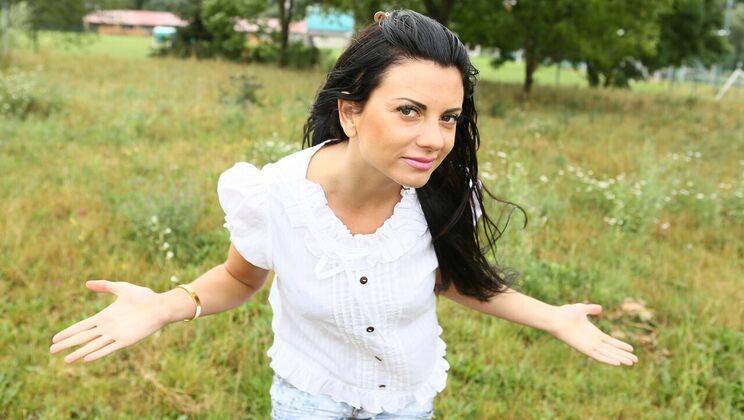 Sexy Girl in Car Gets Fucked Hard