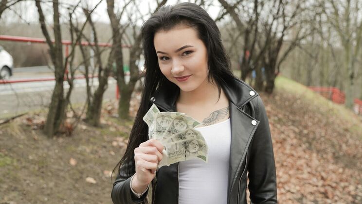 Brunette Babe Lady Zee in Tight Denim