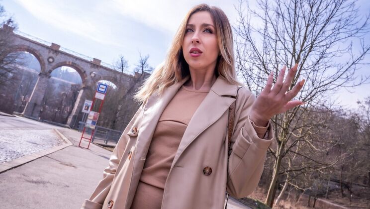 Milf Mia Brown In Stockings Gets Deepthroat