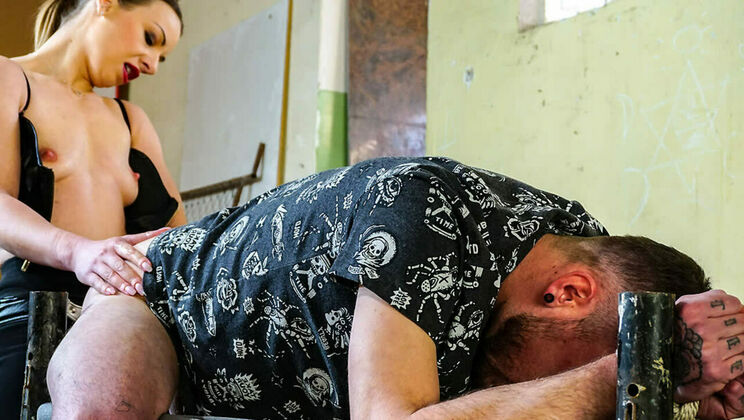 Brunette Babe Lilit Sweet Dominates