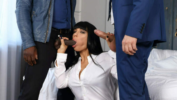 Berlin's Naughty Nights: Valentina Ricci's Cumshot Frenzy