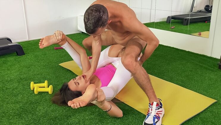 Tory Sweety's Shaved Pussy Gets Attention