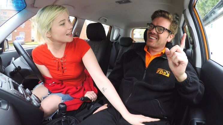 Amateur Art Student Squirting Pussy