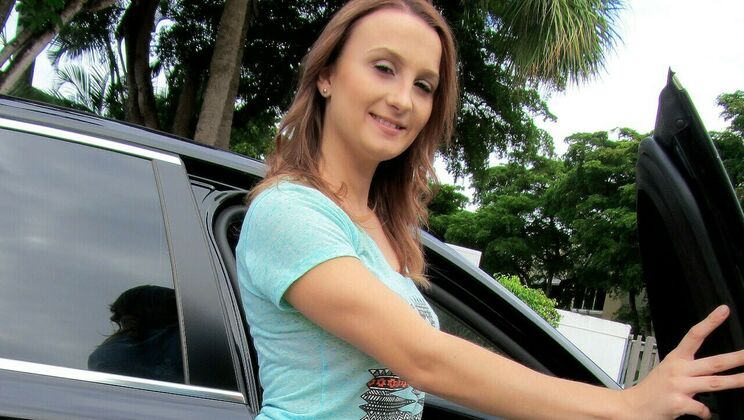 Indiana Cutie Takes it in the Vehicle