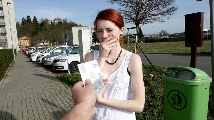 Stranger Pays to Fuck Her Outside