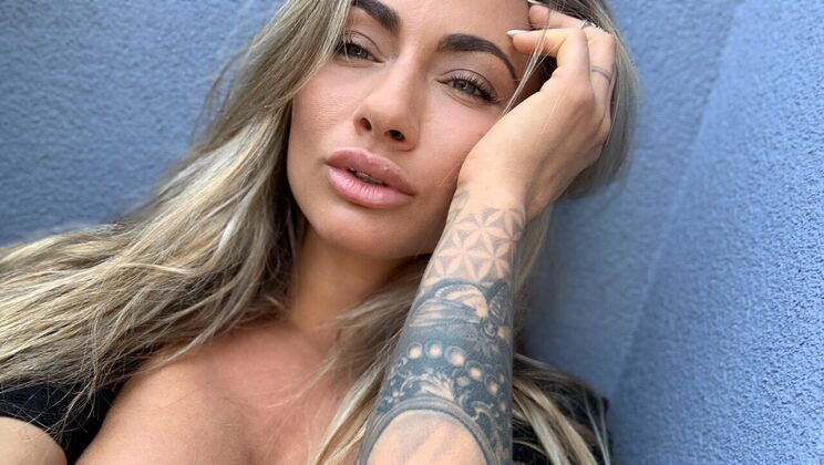 Big Tits Babe Wanks on Balcony, So Sexy