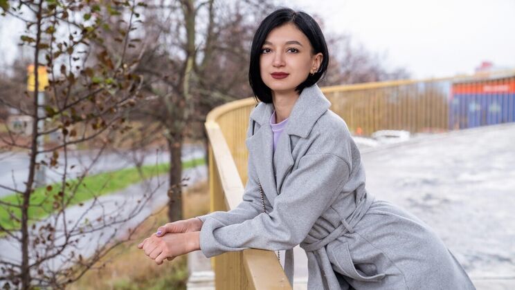 [PublicAgent] - Cowgirl Ride with a Shaved Russian