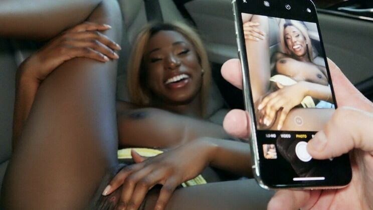 Blonde Bombshell Kinsley's Amateur Fuck