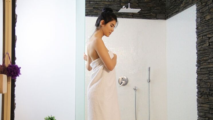 Kristof Cale's Gonzo Shower Encounter