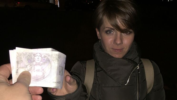 Short Hair Girl Enjoys Outdoor Doggystyle Fucking