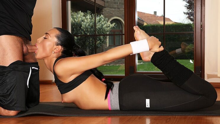 Deepthroat and Cum on Pussy in Private Class