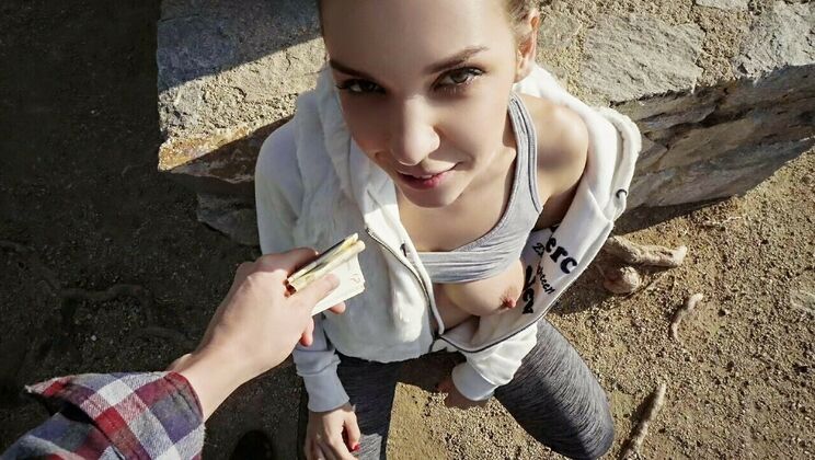 Fit Babe Gets Public Sex