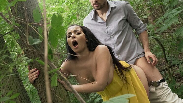 Outdoor Summer Sex with a French Twist