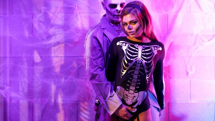 [EroticaX] - Zombie Apocalypse Halloween Sex - Stirling Cooper - Destiny Cruz