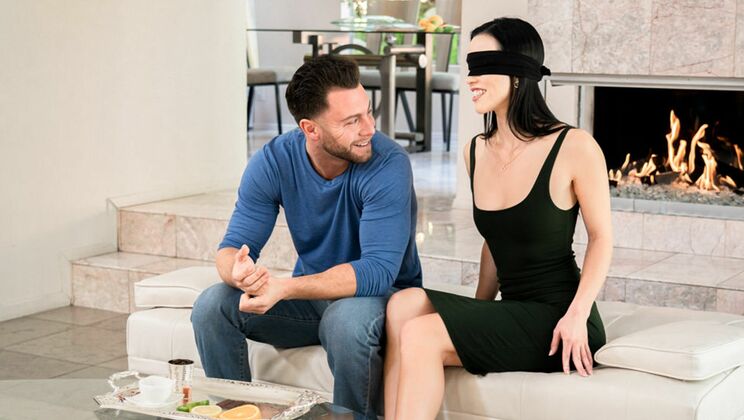 Tattooed Babe Diana Gets Dirty